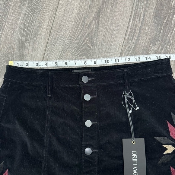 Driftwood Black Corduroy Southwestern Aztec Embroidered Skirt Size 28 NWT - Picture 8 of 9